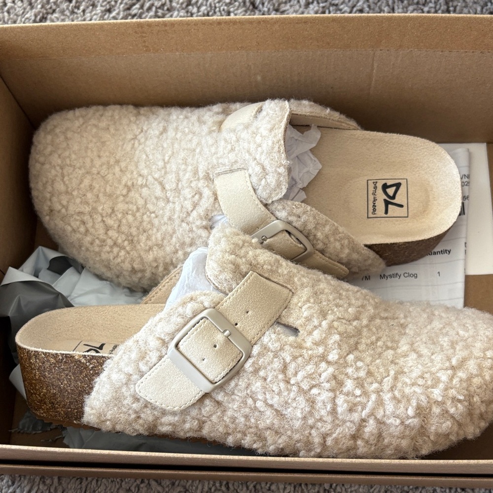 Dirty Laundry Cream mystify CLOG